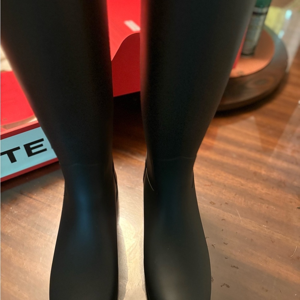 Hunter Classic Black Boots - Picture 2 of 10